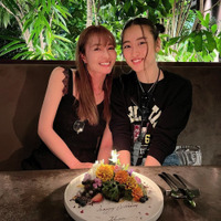 新山千春、娘・もあの17歳BDに感謝「おめでとうをたくさんありがとうございます」 画像