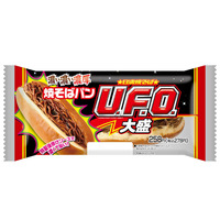 ファミマ×U.F.O.再び！「U.F.O.濃い濃い濃厚大盛焼そばパン」発売 画像