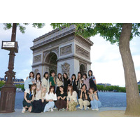 櫻坂46、フランス・パリを楽しむメンバーオフショット公開 画像