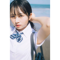 日向坂46・上村ひなの、大人な表情の制服カット公開！ファン「神ひなの」 画像