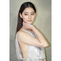 新木優子、撮影オフショ動画で美しすぎる背中見せ「Styleに吸い込まれたぁ～」 画像