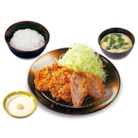 松のや、上質赤身肉をさっくり揚げた「牛かつ」1年ぶりに復活 画像