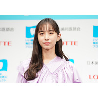 井桁弘恵、福岡の難関高校出身！母校訪問写真を公開「テニス部頑張ってたなぁ～」 画像