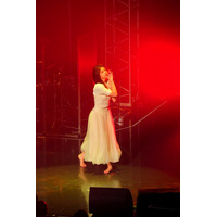 鷲尾伶菜、自身初のリクエストライブ開催！佐藤晴美がサプライズ登場も 画像