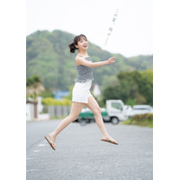 日向坂46・齊藤京子、グラビア雑誌創刊号で「この夏、飛ぶ――」 画像