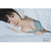 声優・礒部花凜、1st写真集の添い寝カット「初の寝起き！初のほぼすっぴん」 画像