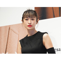 山田優、ハイレグのインナー透けるシースルードレス披露！ 画像