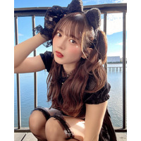 黒嵜菜々子、レースがセクシーな黒猫のコスプレ姿披露 画像