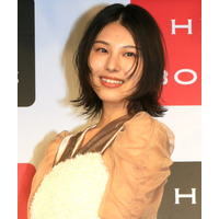 元乃木坂46・相楽伊織が豊満バストで悩殺ポーズを披露 画像