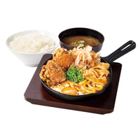 からやまが新メニュー「カレーからあげのカレーうどん」期間限定販売 画像