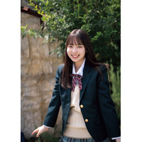 日向坂46・渡辺莉奈、キュートな制服姿披露 画像