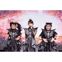 BABYMETAL、バレンタインデーに『ギミチョコ!!』のダンス動画投稿企画スタート！ メンバー3人による振り付け動画も公開へ 画像