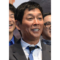 さんま、ディズニーランドで「チップとデール」のデールから「さんまや」 画像