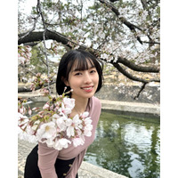 NMB48安部若菜、お花見美女カットをファン絶賛「桜が似合いすぎてる」 画像