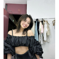 大原優乃、ウエスト＆美肩ちらりな肌見せオフショがかわいい！ 画像