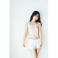 高嶺のなでしこ・松本ももな、ヘソ見せの部屋着など大人なシチュエーションに初挑戦！ 画像
