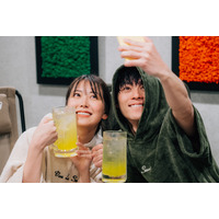 俳優・永田崇人、白間美瑠の美ボディあらわな水着姿に思わず赤面!?「あんまり右を向けない」 画像