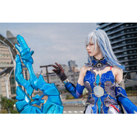 まさに『崩スタ』の“リアル鏡流”！横顔が美しすぎる美女レイヤー・月海つくね 画像