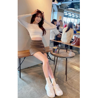 NMB48・原かれん、ミニスカ美脚でカフェめぐり 画像