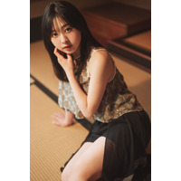 日向坂46・富田鈴花、太もも露出でちょっぴりセクシーに 画像
