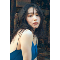 桜井日奈子、10周年記念の写真集発売が決定！ 人生初の水着撮影にも挑戦した大胆な一冊に 画像