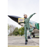 高崎かなみ、航空自衛隊の制服姿披露！『MAMOR』防人たちの女神に登場 画像