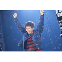 ダウンタウン浜田、東京ドームで人生初歌唱！SixTONESライブにサプライズ登場 画像
