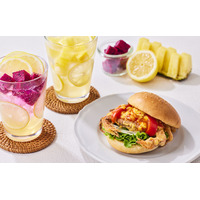 シンガポールの“カニ料理の王様”がバーガーに！フレッシュネス、「シンガポールチリクラブバーガー」期間限定販売 画像
