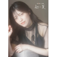 声優・石原夏織、1st写真集の表紙解禁！「特装版」は透明感溢れる美麗カットに 画像