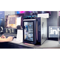 デスクトップの前面が液晶になったAI搭載の面白デスクトップ！「背負えるPC」も発見 画像