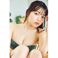“美少女TikToker”あかせあかり、艶肌ボディ輝く王道の水着グラビア 画像