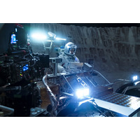 ド・ギョンス、隕石襲来で月面爆走？！映画『THE MOON』手に汗握る本編シーンが解禁 画像