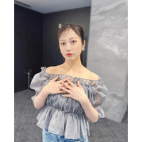 NMB48・川上千尋、ポニテ×オフショルダーで貴重な肩見せ「綺麗な鎖骨」「ドキドキします」 画像
