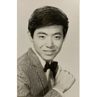 美川憲一、若かりし頃の貴重な写真に反響「かっこよさの中に美しさ」「品があって素敵」 画像