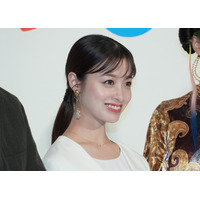 橋本環奈、朝ドラ『おむすび』農作業ショットに「かわいい」「オフショットありがとう」の声 画像