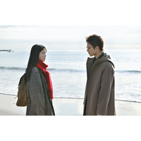 三山凌輝×久保史緒里、切なさ描き出す場面写真＆特報映像解禁……映画『誰よりもつよく抱きしめて』 画像