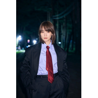 のん、黒スーツでエレキギターを掻き鳴らす“イケメン”姿に悶絶の声「スゴい男前」 画像