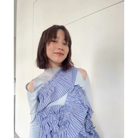 のん、ライトブルー衣装のオフショにファン歓喜「妖精みたい」「不思議な魅力」 画像