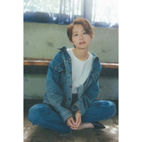 フジ小室瑛莉子アナ、グラビア登場！30cmバッサリのキュートなショートヘア披露 画像
