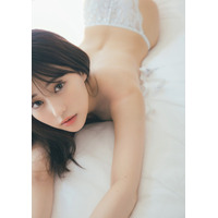「まさか…」田中美久がブラを外して誘うセクシーショット 画像