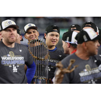 大谷翔平、世界一達成しデコピンのお散歩＆ベッド写真もアップ 画像