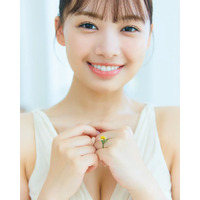 日向坂46・濱岸ひより、純白のウェディングドレスでキラめく笑顔！ 1st写真集より先行カット公開 画像