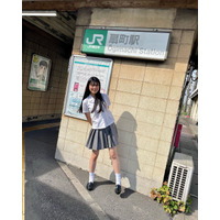 フレッシュな制服と素の笑顔がイイ…！ NMB48・板垣心和、19歳の“制服こよたん”にキュン 画像