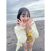 SUPER☆GiRLS・羽渕花恋、15歳の初グラビアで“はぶちスマイル”全開 画像