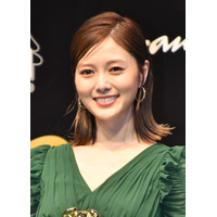 白石麻衣、美しすぎる“袴姿”で登場！ 新ドラマのクランクイン動画に「まいやん優勝」の声 画像