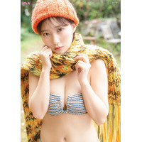 田中美久、お正月グラビアで2025年も絶好調！『ボム』登場 画像
