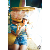 浅原凜「太ももが注目ポイント」 1st写真集よりメルヘン＆ショートパンツの裏表紙カバー公開 画像