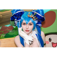 被り物のキノコに負けるわけには……『キノコ伝説』美女レイヤー、圧巻の美スタイルで魅せる【写真7枚】 画像