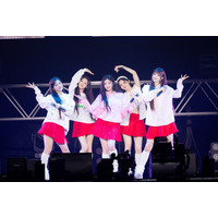 ILLITが「Almond Chocolate」や「Magnetic」などを披露！ 横浜アリーナで音楽イベント出演 画像