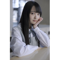 日向坂46の五期生「坂井新奈」と「佐藤優羽」の撮りおろし写真！ 手書きプロフィールも公開 画像